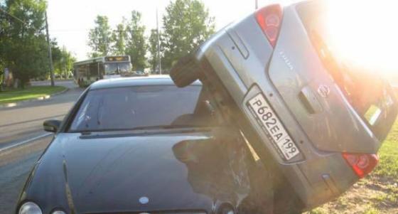 Пьяный водитель устроил безумный тест дорогого Mercedes-Benz