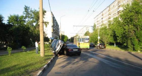 Пьяный водитель устроил безумный тест дорогого Mercedes-Benz
