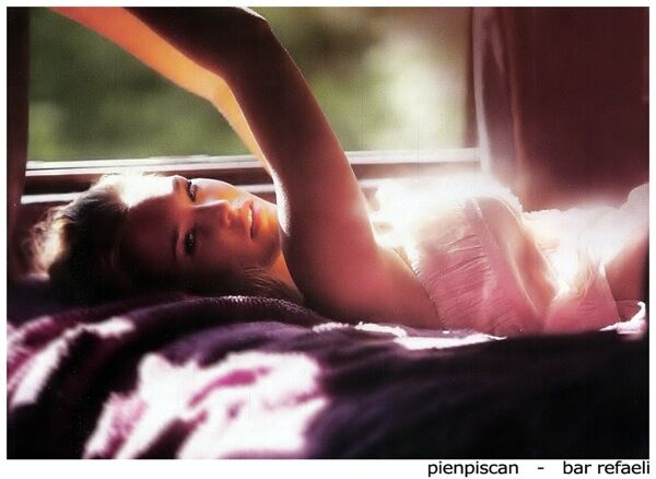 Экс-подруга ДиКаприо снялась для мужского журнала