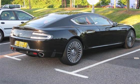 Aston Martin Rapide уже колесит по дорогам