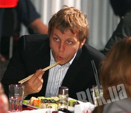 Сын Шуфрича объелся суши под песни Могилевской