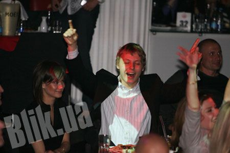 Сын Шуфрича объелся суши под песни Могилевской