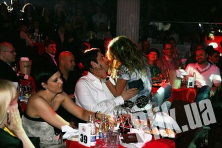 Сын Шуфрича объелся суши под песни Могилевской