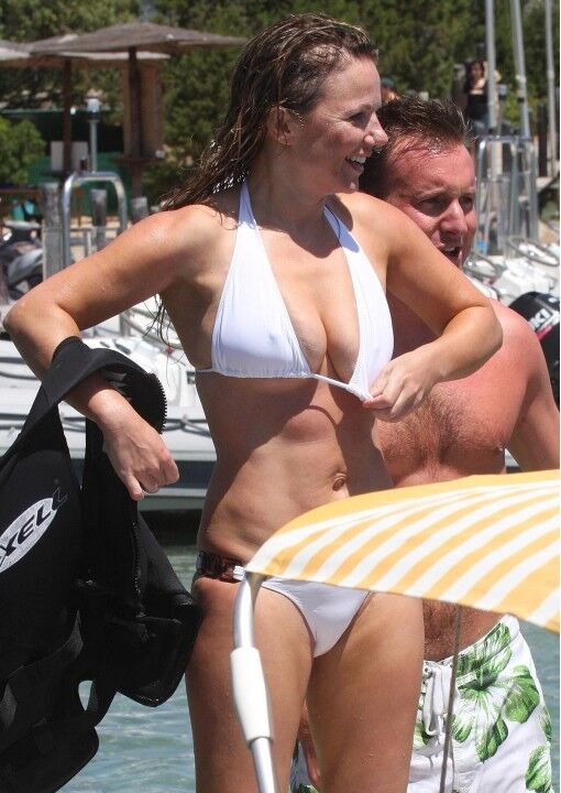 "Перчинка" Джери Холливел залезла себе в трусики