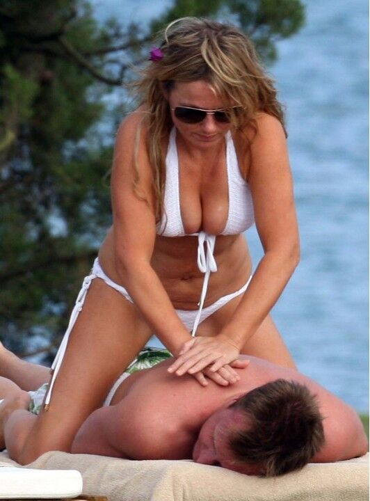 "Перчинка" Джери Холливел залезла себе в трусики