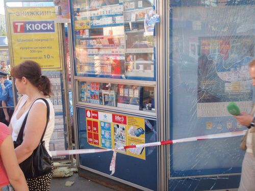 В Киеве взорвался киоск, пострадали пять человек (ВИДЕО)