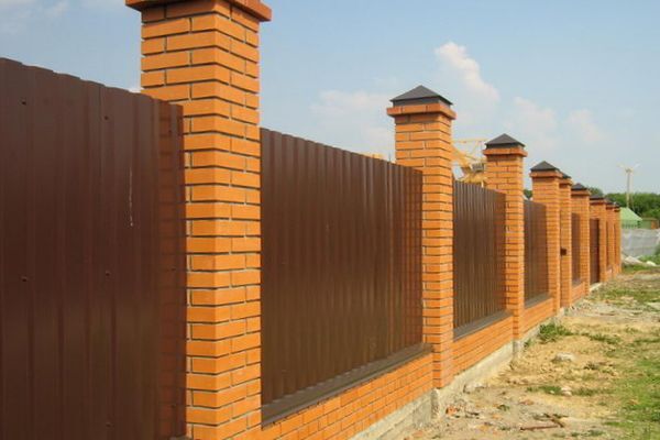 Прокуратура дозволила ламати паркани і рватися до моря