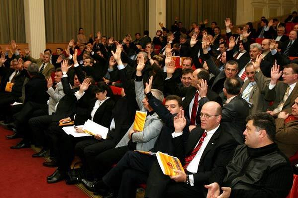 «Наша Украина» начала платить по счетам