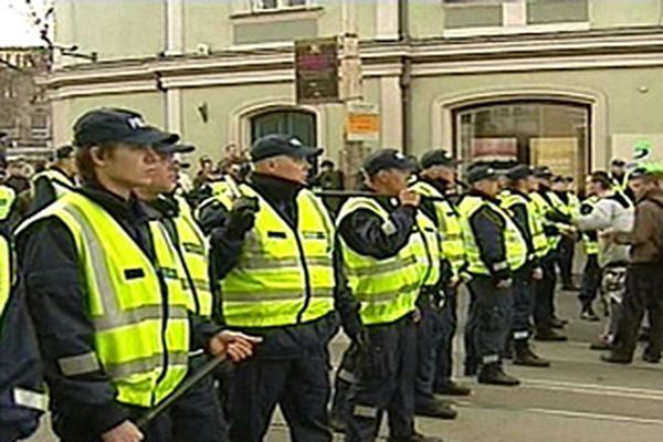 В Эстонии внутренним войскам разрешили подавлять беспорядки