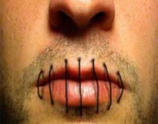 Учасник акції протесту в Тбілісі зашив собі рот і очі