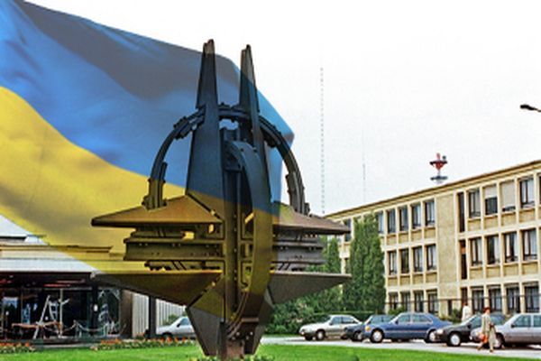 НАТО легко пожертвует Украиной ради мира с Россией