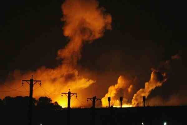 В Британии горит химический завод