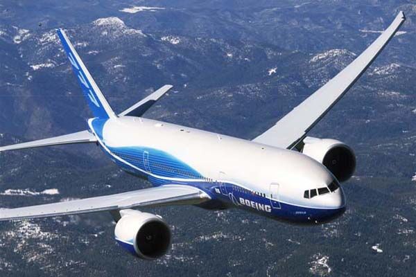 Пілот Boeing-777 помер у повітрі. ВІДЕО