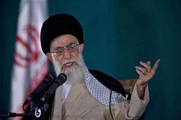 Аятолла Хаменеи приказал иранцам прекратить протесты