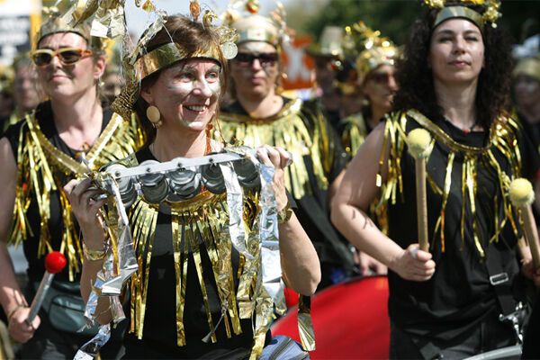 Карнавал культур в Берлине собрал более миллиона зевак