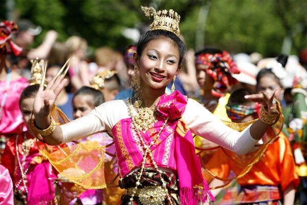 Карнавал культур в Берлине собрал более миллиона зевак