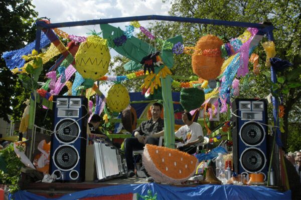 Карнавал культур в Берлине собрал более миллиона зевак