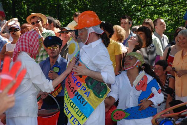 Карнавал культур в Берлине собрал более миллиона зевак