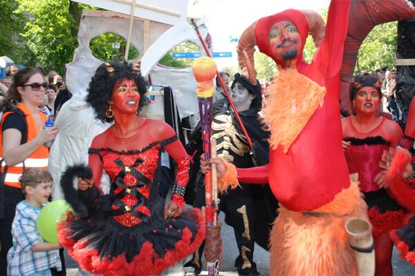 Карнавал культур в Берлине собрал более миллиона зевак