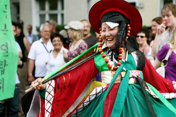 Карнавал культур в Берлине собрал более миллиона зевак