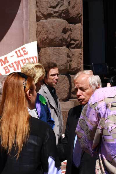 Скандал за право на десять минут поэзии