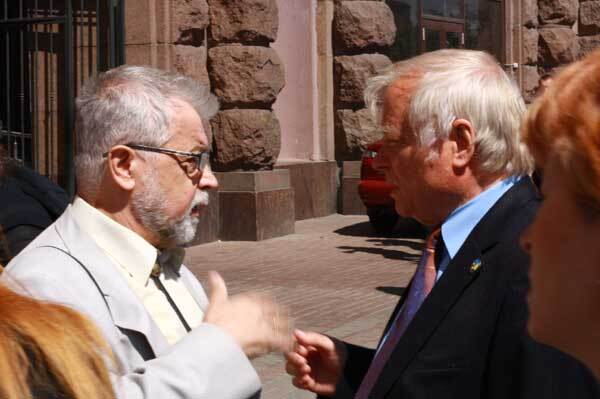 Скандал за право на десять минут поэзии