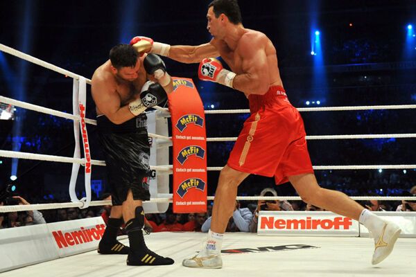 Владимир Кличко победил Руслана Чагаева