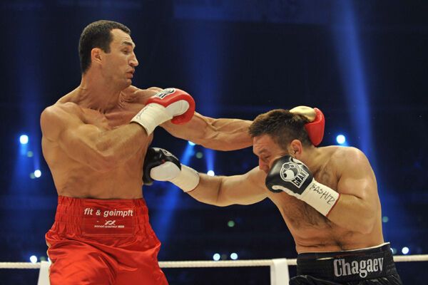 Владимир Кличко победил Руслана Чагаева