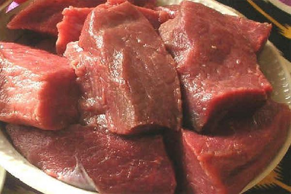Медведев сократит завоз импортного мяса в Россию
