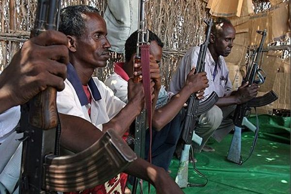 От сомалийских пиратов успешно отбились колючей проволокой