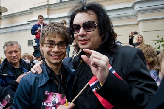 Александр Рыбак уединится в трейлере Элтона Джона