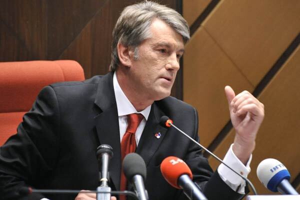 Ющенко не позволит менять Конституцию депутатам