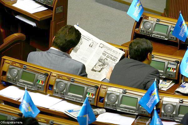 Регионалы продолжают борьбу за "народные гривни"