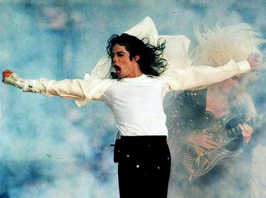 Мир скорбит по Майклу. Самые яркие кадры из жизни поп-короля