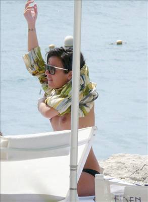 Лили Аллен топлесс - зрелище не для слабонервных