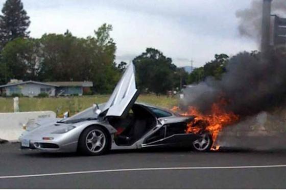 McLaren F-1 сгорел во время поездки