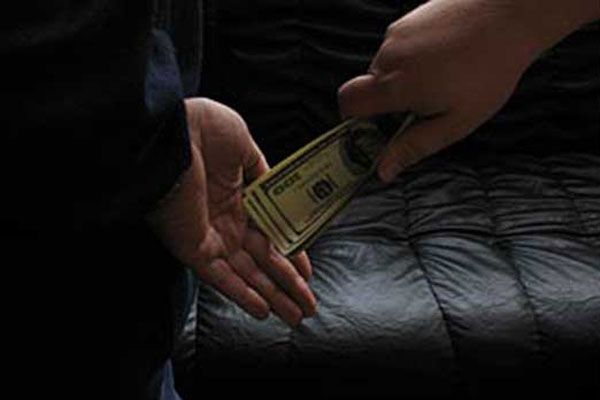 Ющенко подозревает таможню в отмывании денег на выборы