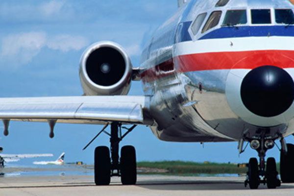 Во Львове рейдеры захватили аэропорт