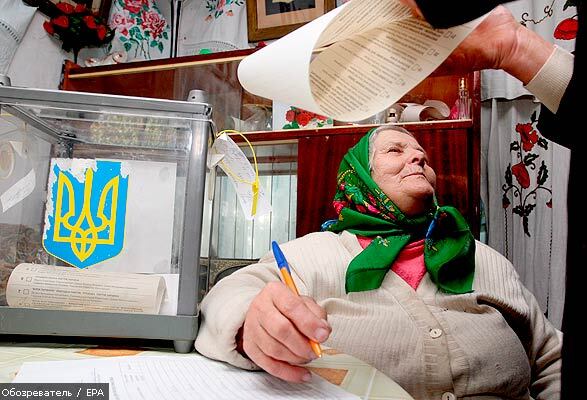 Украине советуют поставить Конституцию на предохранитель