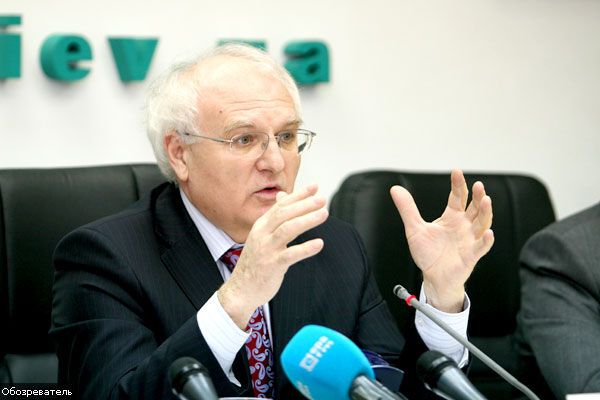 Вакарчук может лишить лицензий 32 вуза. Список