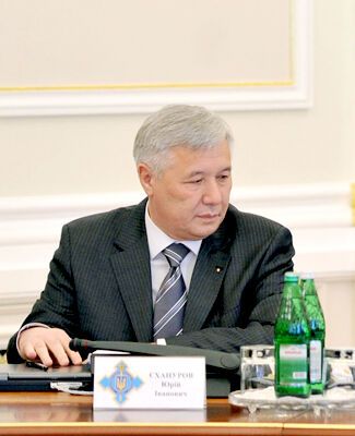Ющенко подготовил замену Еханурову