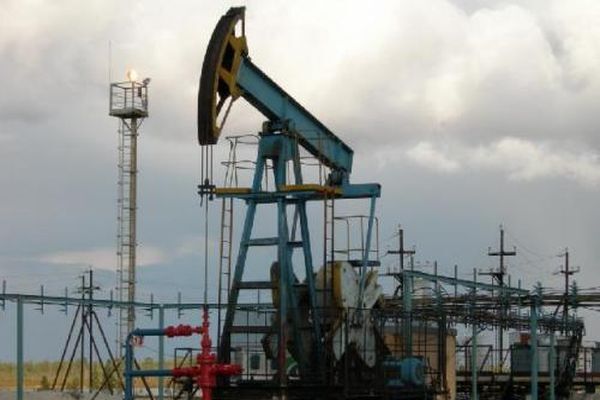 Нефтяные запасы США "похудели" на 3,7 млн баррелей