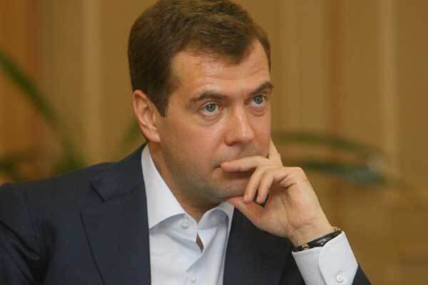 Медведеву подарили неликвидную монетку