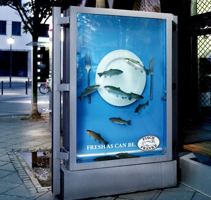 Реклама рыбного ресторана. Товар лицом