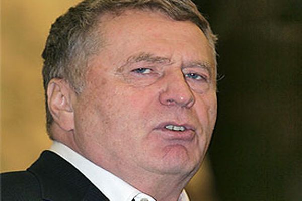 Жириновский будет продавать клубнику для помощи бедным