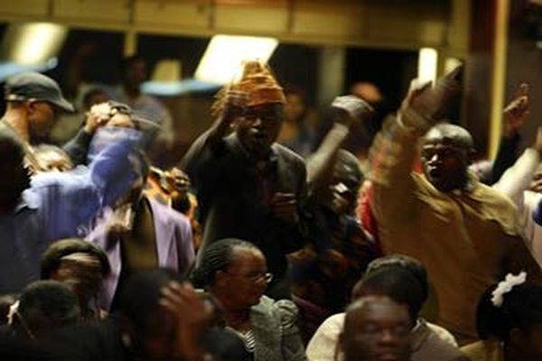 Обсуждение конституции Зимбабве закончилось потасовкой