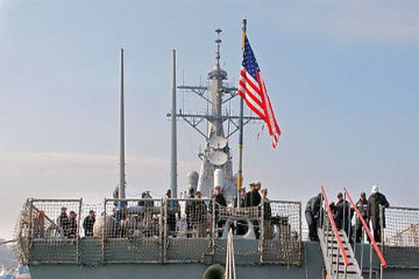 Американский эсминец по-дружески заплывет в Грузию