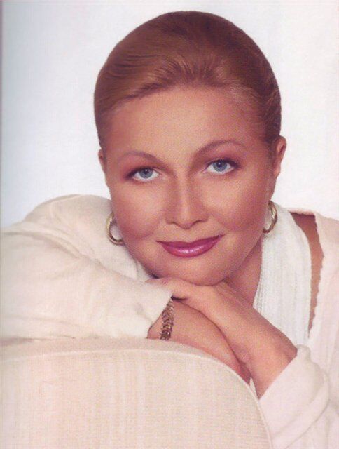 Муж Гундаревой скоро станет отцом