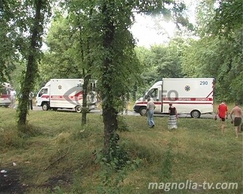 В Гидропарке два человека пострадали от молнии