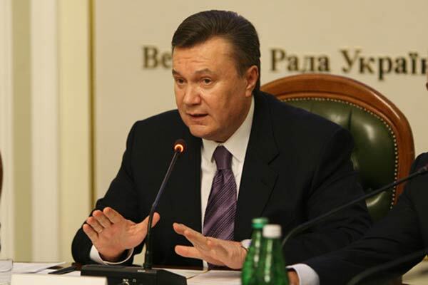 Янукович о "минималке": депутаты должны выполнить свой долг